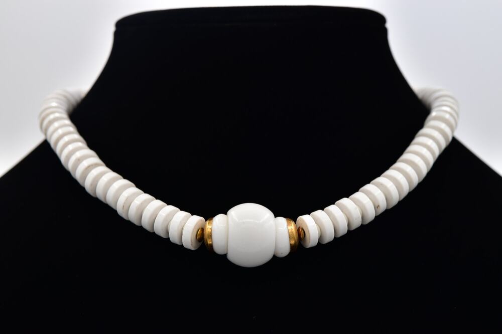Crown Trifari Vintage White Lucite Disc Beaded Choker Necklace Statement Bin3A